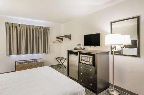 Imagen de la habitación del Hotel Americas Best Value Inn Birch Run. Foto 13