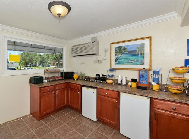Imagen del bar/restaurante del Hotel Americas Best Value Inn Bradenton Sarasota. Foto 1