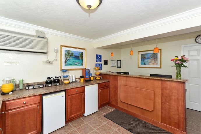 Imagen del bar/restaurante del Hotel Americas Best Value Inn Bradenton Sarasota. Foto 2