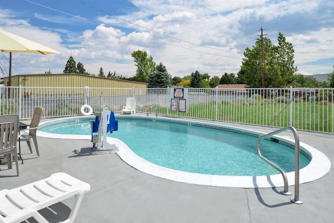 Imagen de la piscina del Hotel Americas Best Value Inn Carson City. Foto 19
