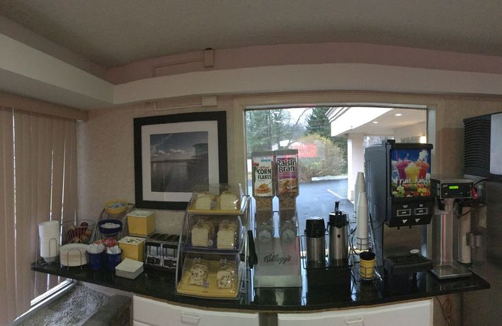 Imagen del bar/restaurante del Hotel Americas Best Value Inn, Central Valley. Foto 2