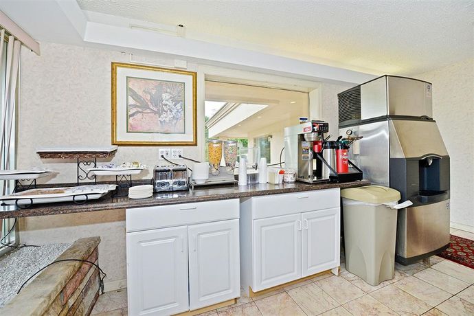 Imagen de los interiores del Hotel Americas Best Value Inn, Central Valley. Foto 15