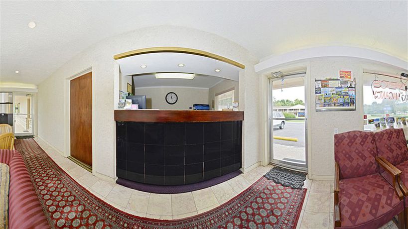 Imagen de los interiores del Hotel Americas Best Value Inn, Central Valley. Foto 16