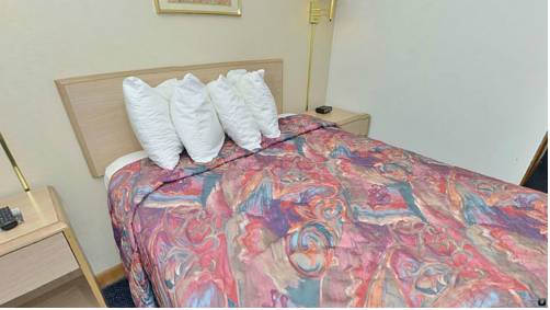 Imagen de la habitación del Hotel Americas Best Value Inn Champaign. Foto 10