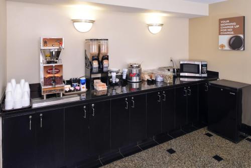 Imagen general del Hotel Americas Best Value Inn Collinsville St. Louis. Foto 9