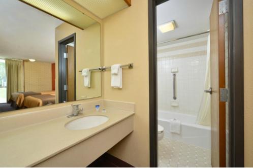 Imagen general del Hotel Americas Best Value Inn Collinsville St. Louis. Foto 13