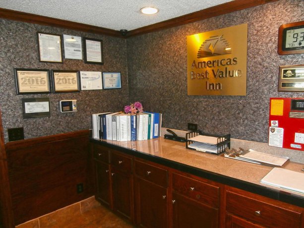 Imagen de los interiores del Hotel Americas Best Value Inn Conyer. Foto 19