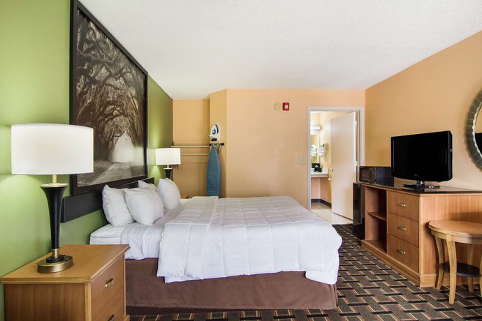 Imagen de la habitación del Hotel Americas Best Value Inn Darien. Foto 1