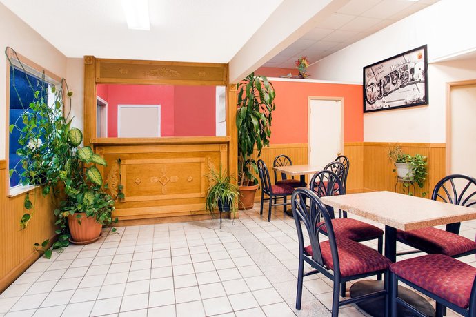 Imagen de los interiores del Hotel Americas Best Value Inn Darien. Foto 19