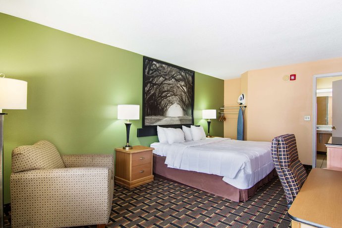 Imagen de la habitación del Hotel Americas Best Value Inn Darien. Foto 16