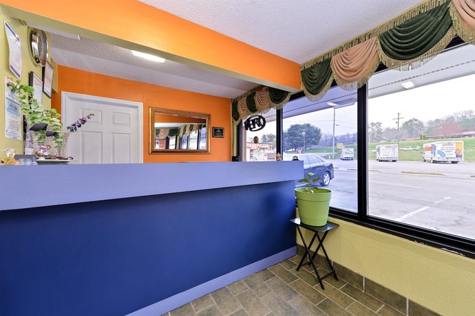 Imagen de los interiores del Hotel Americas Best Value Inn Dayton. Foto 11