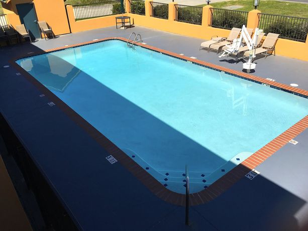 Imagen de la piscina del Hotel Americas Best Value Inn Denham Springs Baton Rouge. Foto 16