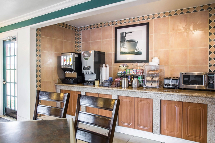 Imagen del bar/restaurante del Hotel Americas Best Value Inn Denver. Foto 5