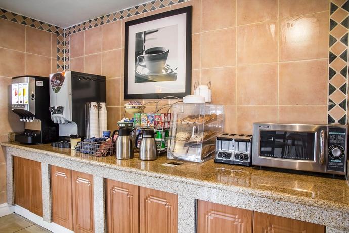 Imagen del bar/restaurante del Hotel Americas Best Value Inn Denver. Foto 6