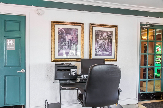 Imagen de los interiores del Hotel Americas Best Value Inn Denver. Foto 15