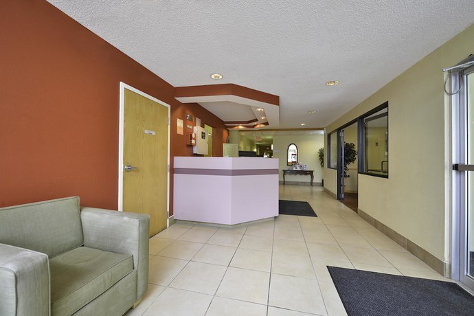 Imagen de los interiores del Hotel Americas Best Value Inn East Syracuse. Foto 17