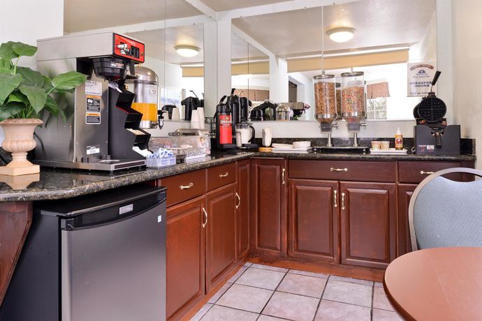 Imagen del bar/restaurante del Hotel Americas Best Value Inn Eugene. Foto 2