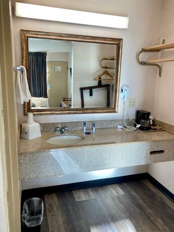 Imagen general del Hotel America\'s Best Value Inn. Foto 15