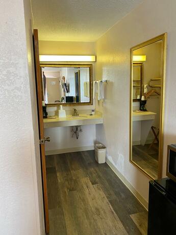 Imagen general del Hotel America\'s Best Value Inn. Foto 33