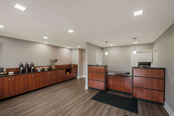 Imagen de los interiores del Hotel Americas Best Value Inn Farmington. Foto 19