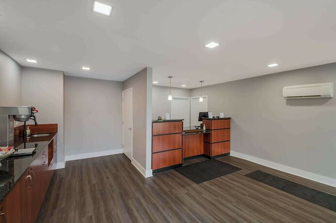 Imagen de los interiores del Hotel Americas Best Value Inn Farmington. Foto 20