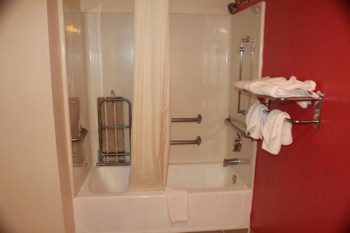Imagen de la habitación del Hotel Americas Best Value Inn Fredericksburg N. Foto 10