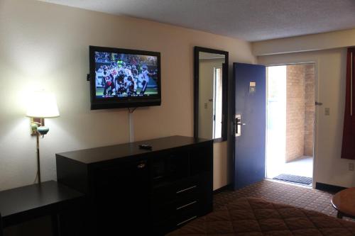 Imagen general del Hotel Americas Best Value Inn Fredericksburg N. Foto 3