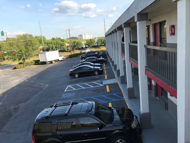 Imagen de los exteriores del Hotel Americas Best Value Inn Ft. Jackson. Foto 17