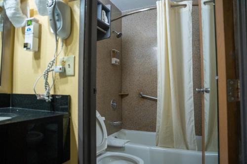 Imagen de la habitación del Hotel Americas Best Value Inn Ft. Myers. Foto 16