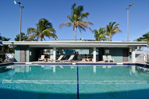 Imagen de la piscina del Hotel Americas Best Value Inn Ft. Myers. Foto 20