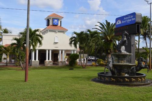 Imagen general del Hotel Americas Best Value Inn Ft. Myers. Foto 14