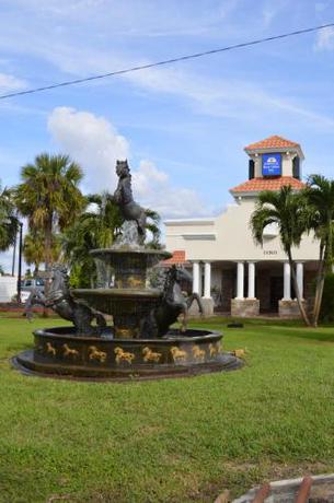 Imagen general del Hotel Americas Best Value Inn Ft. Myers. Foto 11