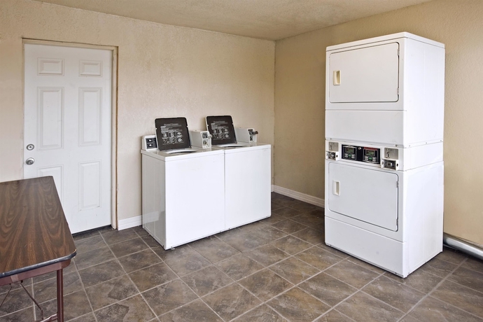 Imagen de los interiores del Hotel Americas Best Value Inn Garland Dallas. Foto 15