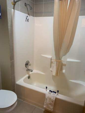 Imagen de la habitación del Hotel Americas Best Value Inn Gaylord. Foto 12