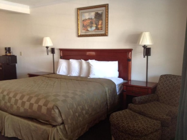Imagen de la habitación del Hotel Americas Best Value Inn Hanford. Foto 11