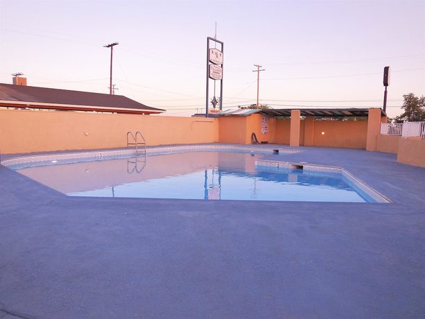 Imagen de la piscina del Hotel Americas Best Value Inn Hanford. Foto 16