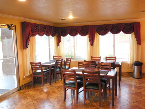 Imagen del bar/restaurante del Hotel Americas Best Value Inn Hanford. Foto 3