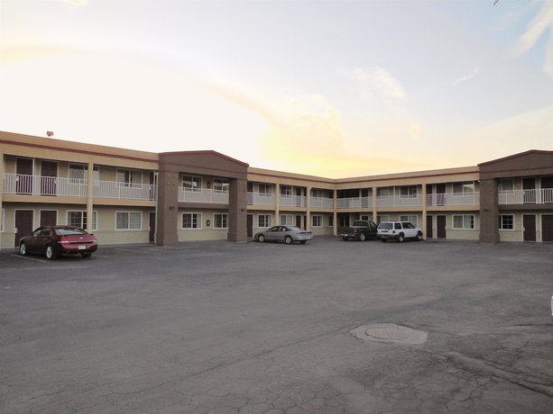 Imagen de los exteriores del Hotel Americas Best Value Inn Hanford. Foto 12