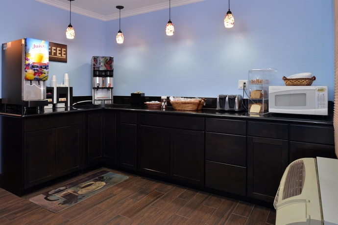 Imagen del bar/restaurante del Hotel Americas Best Value Inn Hollywood Los Angeles. Foto 3