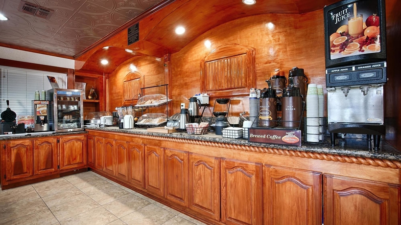 Imagen del bar/restaurante del Hotel Americas Best Value Inn Kingsville. Foto 6