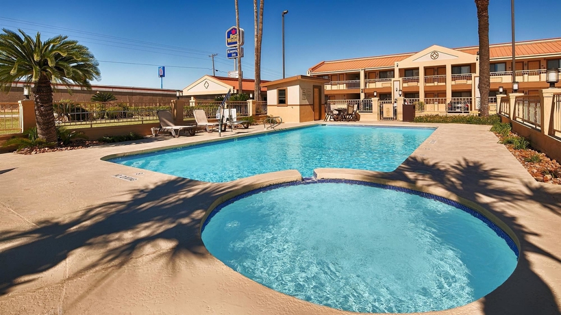 Imagen de la piscina del Hotel Americas Best Value Inn Kingsville. Foto 15