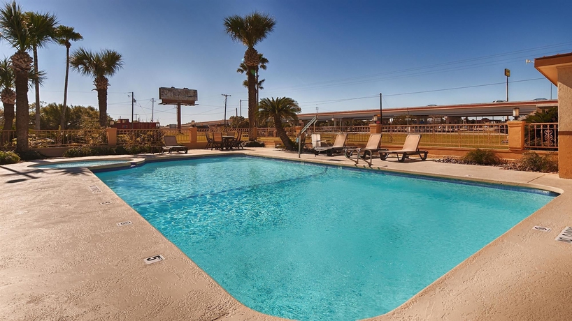 Imagen de la piscina del Hotel Americas Best Value Inn Kingsville. Foto 16