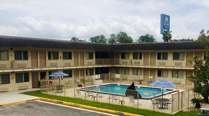 Imagen de la piscina del Hotel Americas Best Value Inn Lake City. Foto 17