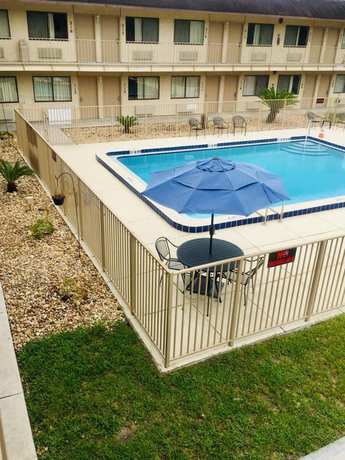 Imagen de la piscina del Hotel Americas Best Value Inn Lake City. Foto 18