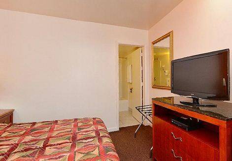 Imagen de la habitación del Hotel America's Best Value Inn Lancaster. Foto 9