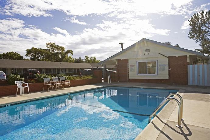 Imagen de la piscina del Hotel Americas Best Value Inn Livermore. Foto 19