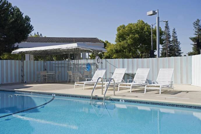 Imagen de la piscina del Hotel Americas Best Value Inn Livermore. Foto 20