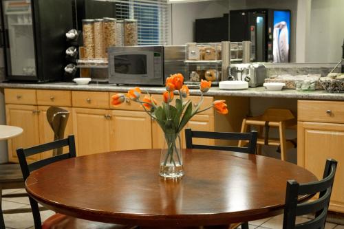 Imagen del bar/restaurante del Hotel Americas Best Value Inn Lynnwood Seattle. Foto 11