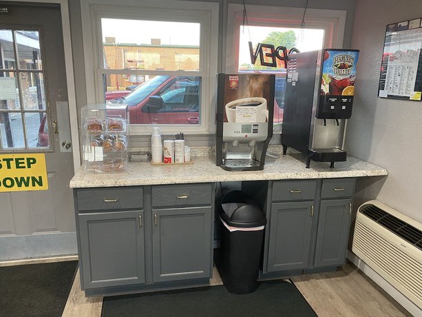 Imagen de los interiores del Hotel Americas Best Value Inn Marion, OH. Foto 13