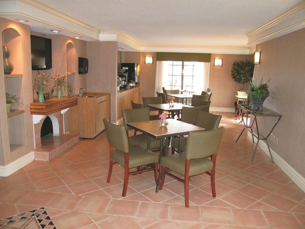Imagen del bar/restaurante del Hotel Americas Best Value Inn Montgomery, Al. Foto 4